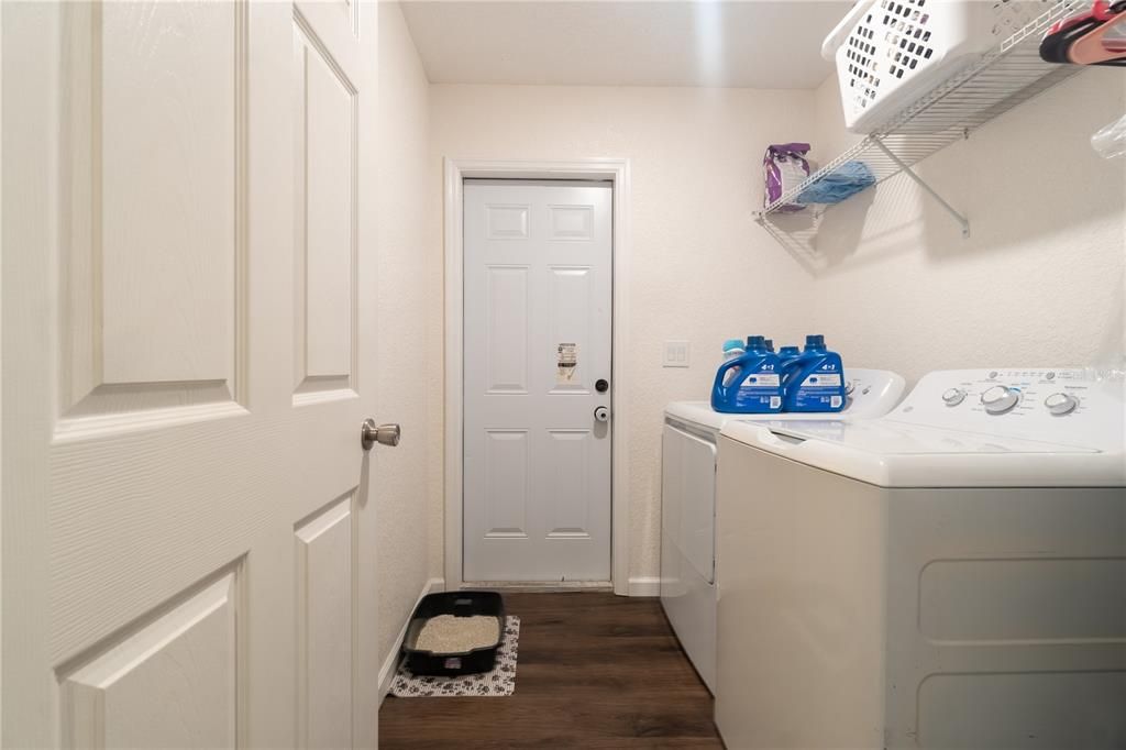 For Sale: $250,000 (3 beds, 2 baths, 1404 Square Feet)