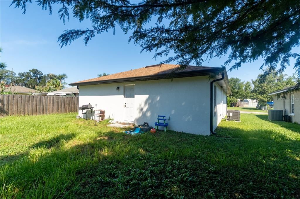 For Sale: $250,000 (3 beds, 2 baths, 1404 Square Feet)