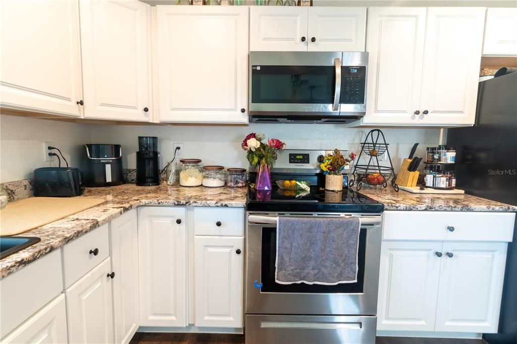 For Sale: $250,000 (3 beds, 2 baths, 1404 Square Feet)