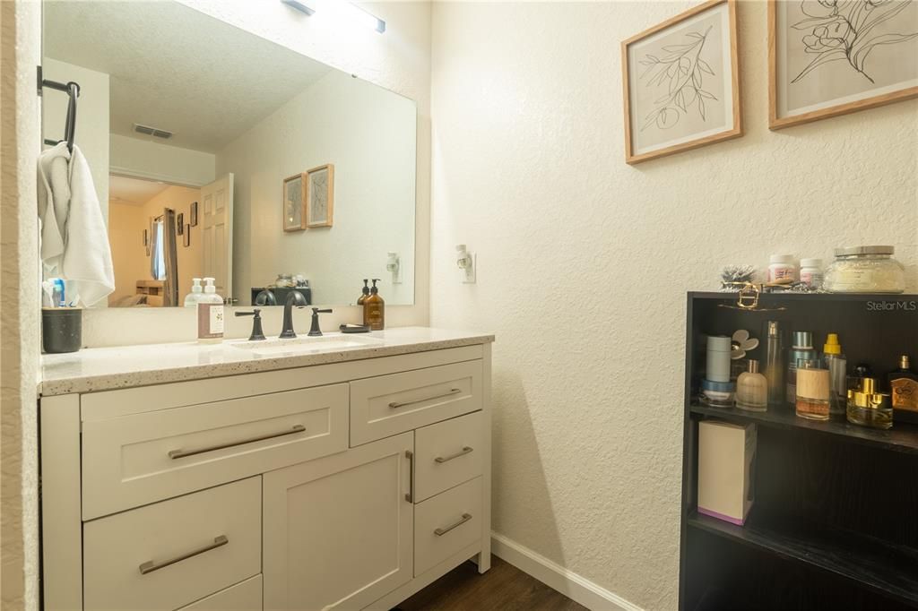 For Sale: $250,000 (3 beds, 2 baths, 1404 Square Feet)