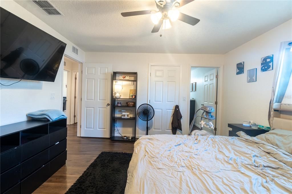 For Sale: $250,000 (3 beds, 2 baths, 1404 Square Feet)