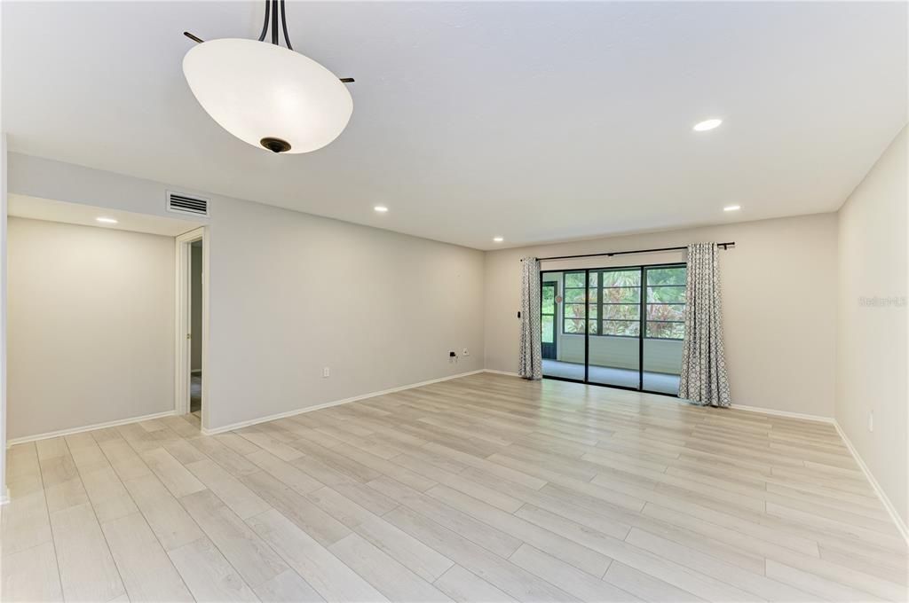 En Venta: $239,000 (2 camas, 2 baños, 1545 Pies cuadrados)