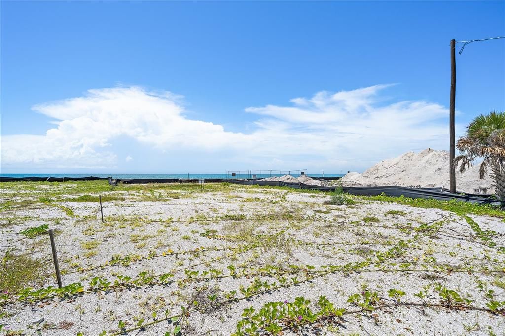 На продажу: $1,249,000 (0.25 acres)
