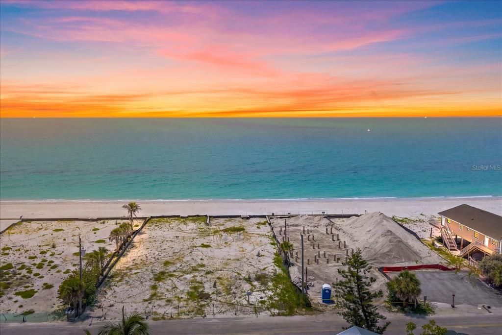 На продажу: $1,249,000 (0.25 acres)