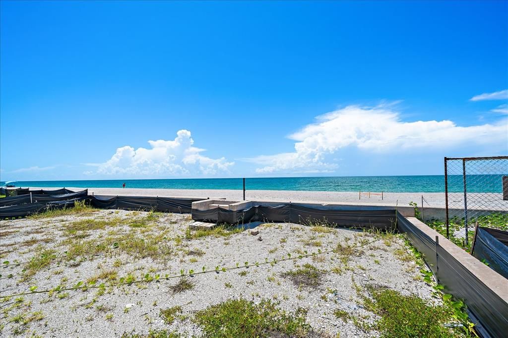 На продажу: $1,249,000 (0.25 acres)