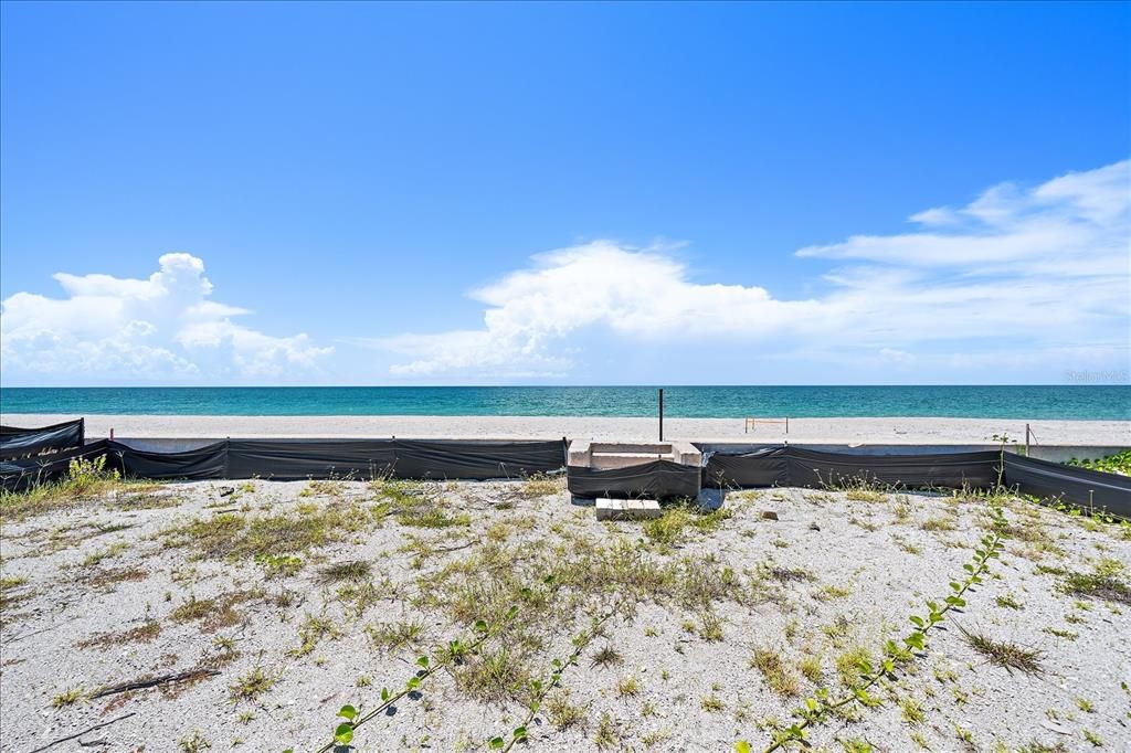 На продажу: $1,249,000 (0.25 acres)