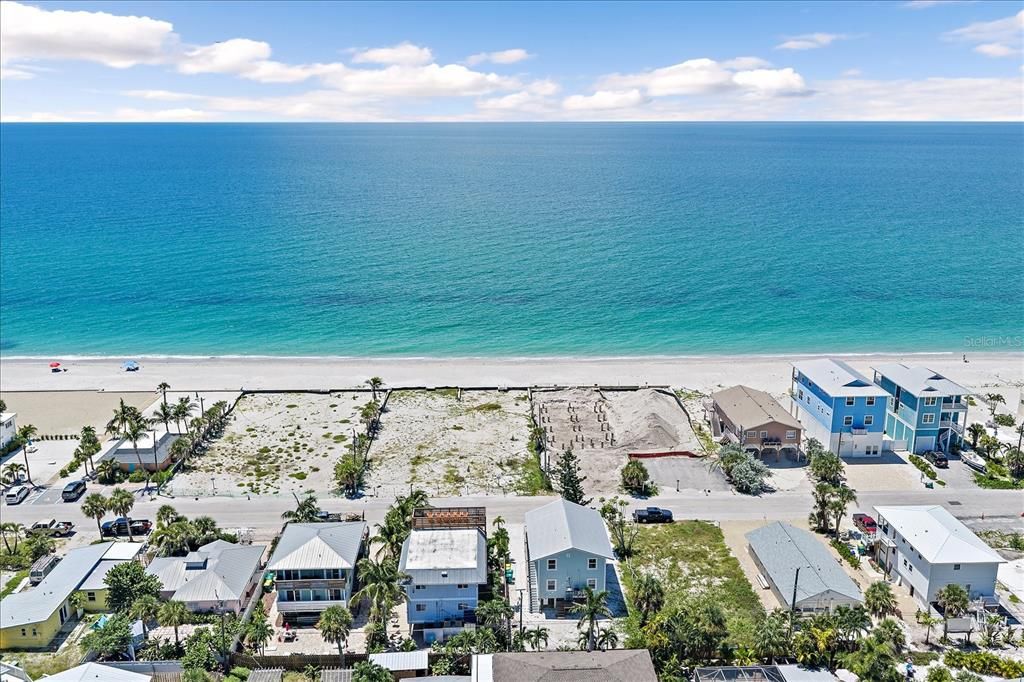 На продажу: $1,249,000 (0.25 acres)