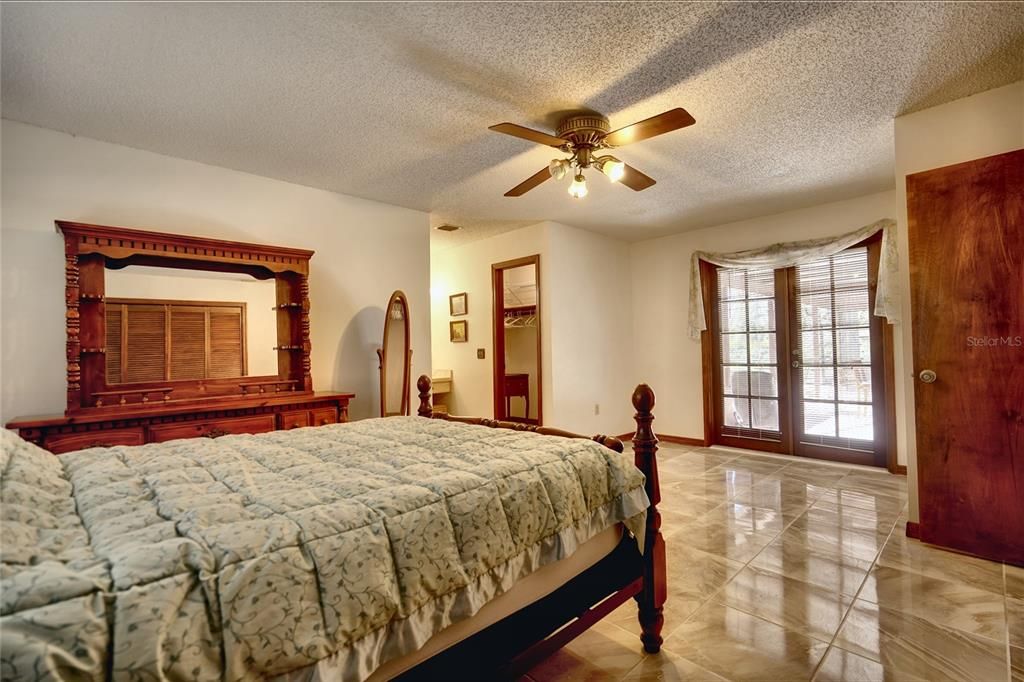 For Sale: $419,000 (3 beds, 2 baths, 1919 Square Feet)