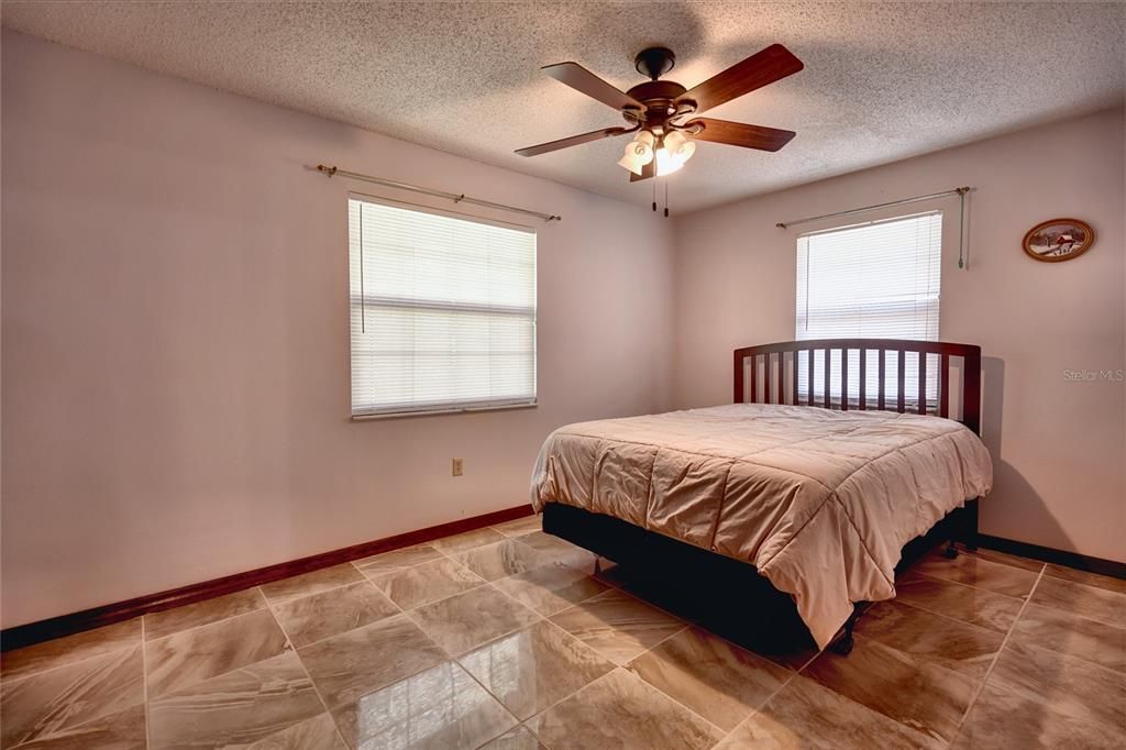 For Sale: $419,000 (3 beds, 2 baths, 1919 Square Feet)