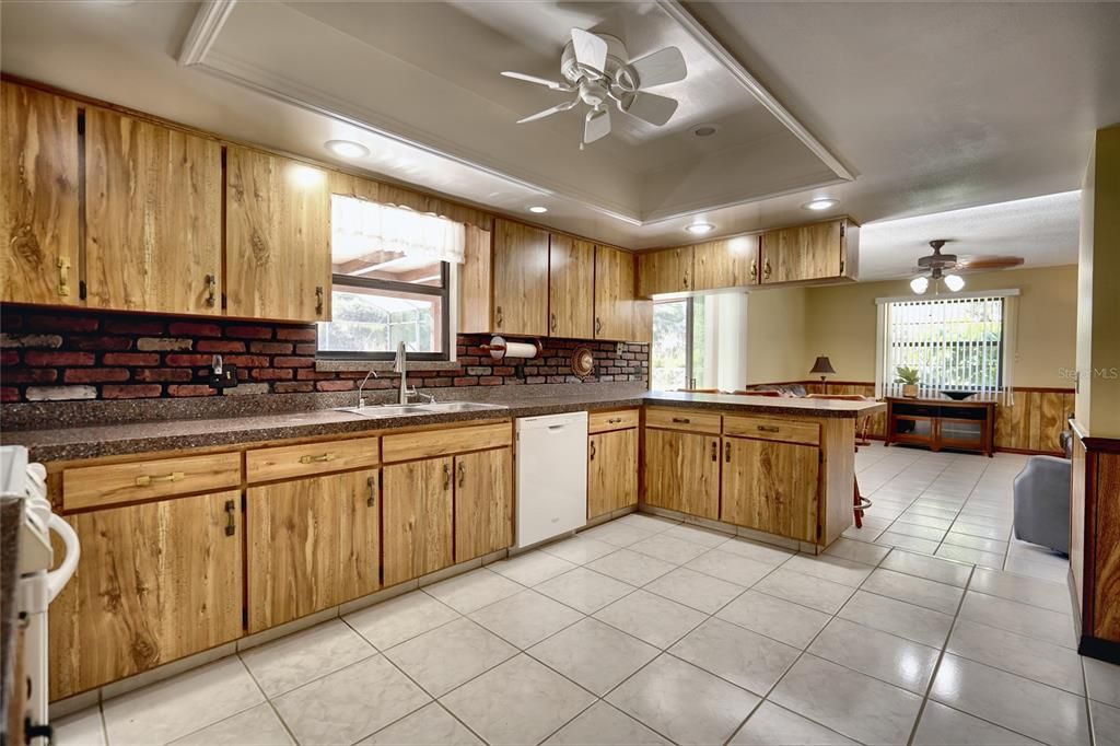 For Sale: $419,000 (3 beds, 2 baths, 1919 Square Feet)