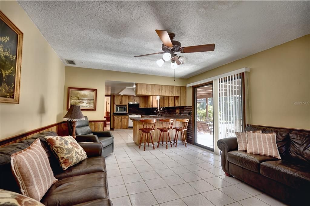 For Sale: $419,000 (3 beds, 2 baths, 1919 Square Feet)