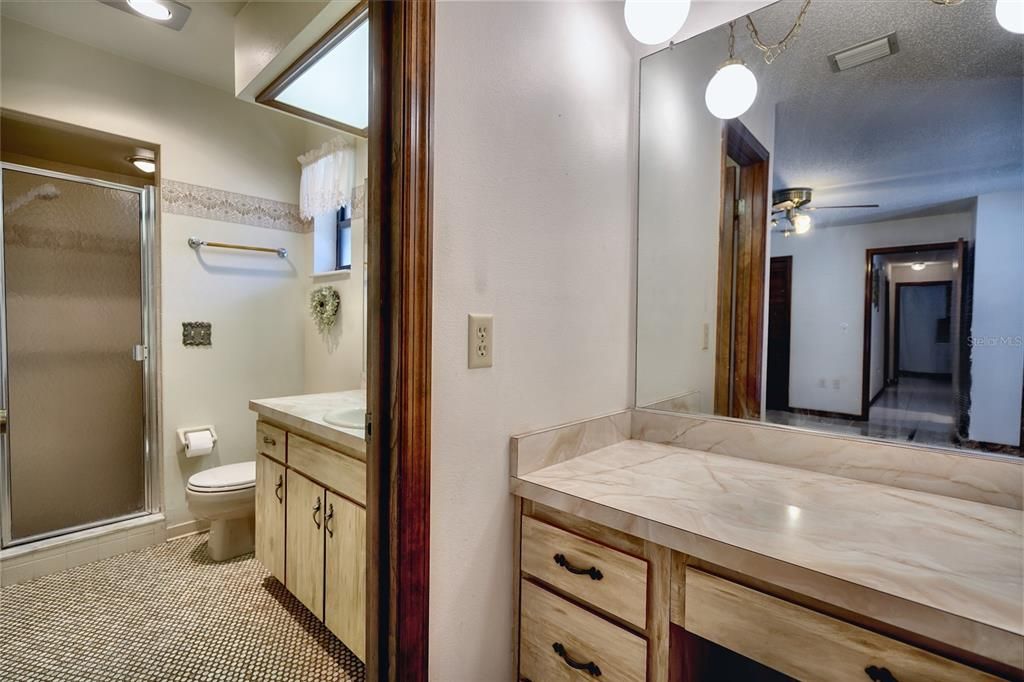For Sale: $419,000 (3 beds, 2 baths, 1919 Square Feet)