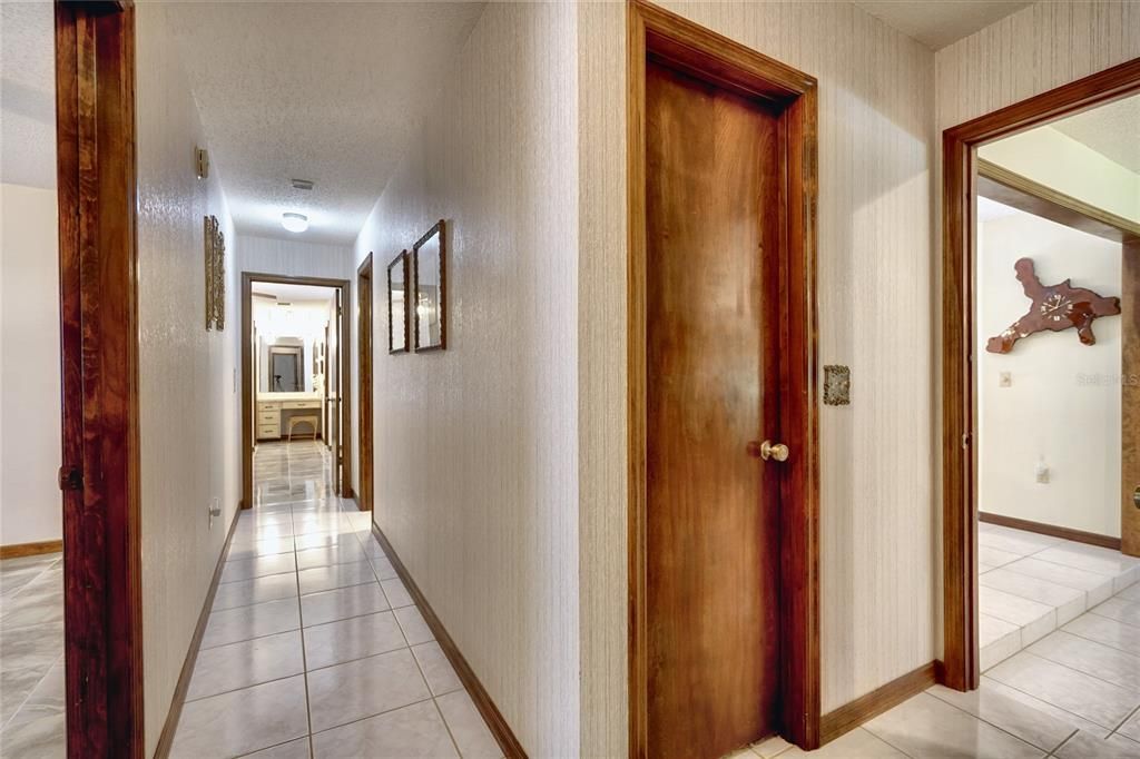 For Sale: $419,000 (3 beds, 2 baths, 1919 Square Feet)