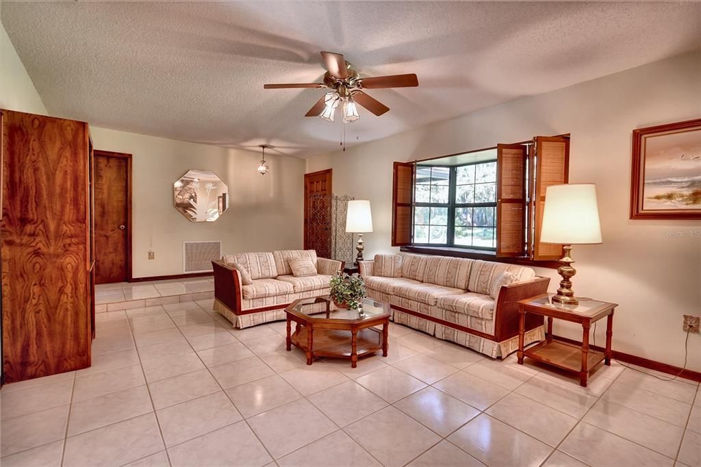 For Sale: $419,000 (3 beds, 2 baths, 1919 Square Feet)