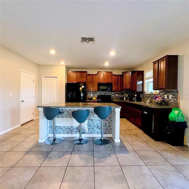 For Sale: $380,000 (4 beds, 2 baths, 2614 Square Feet)