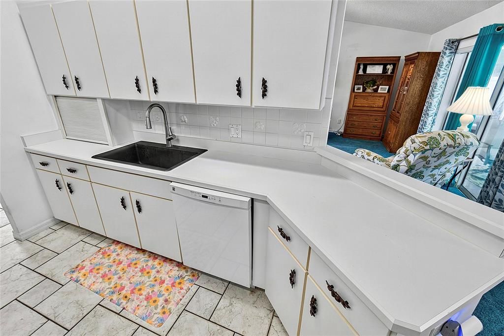 For Sale: $345,000 (3 beds, 2 baths, 1905 Square Feet)
