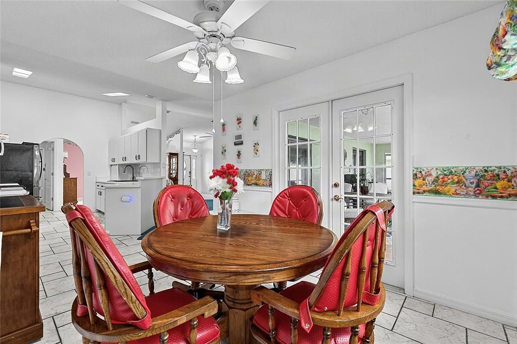 For Sale: $345,000 (3 beds, 2 baths, 1905 Square Feet)