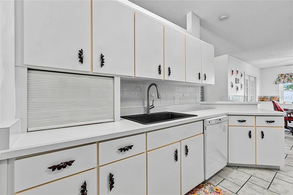 For Sale: $345,000 (3 beds, 2 baths, 1905 Square Feet)