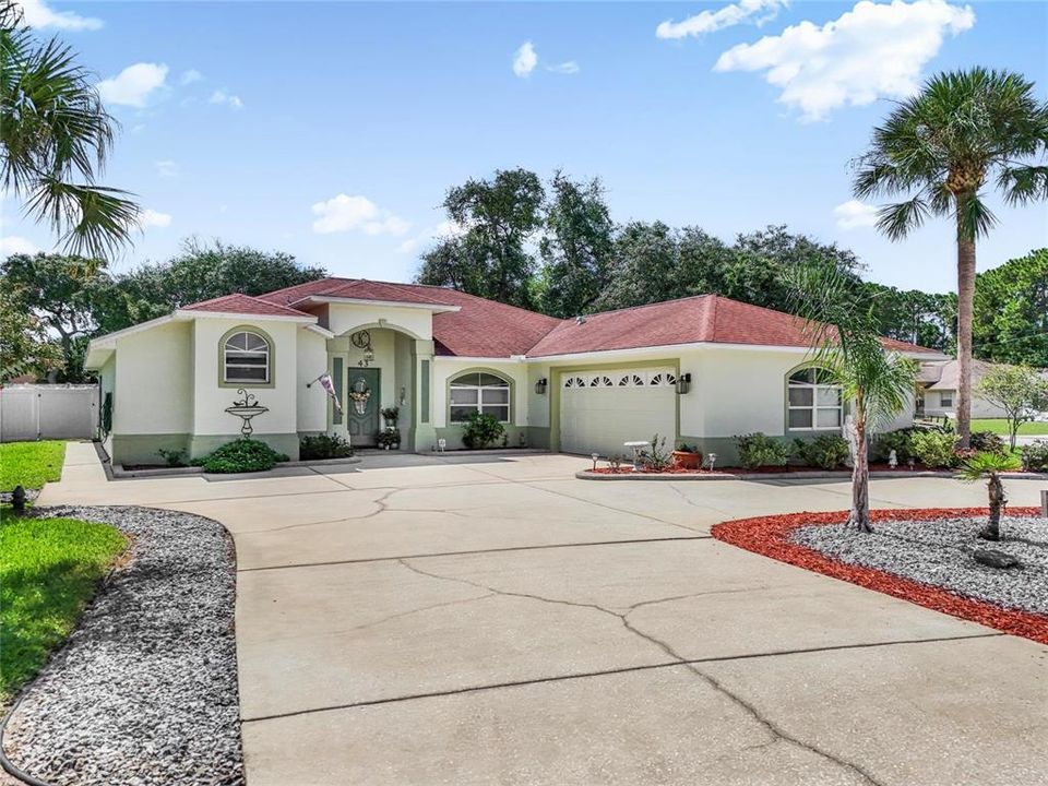 For Sale: $345,000 (3 beds, 2 baths, 1905 Square Feet)