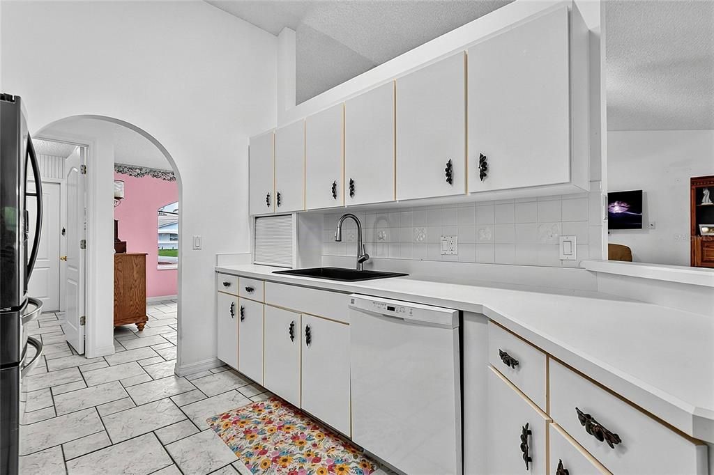 For Sale: $345,000 (3 beds, 2 baths, 1905 Square Feet)