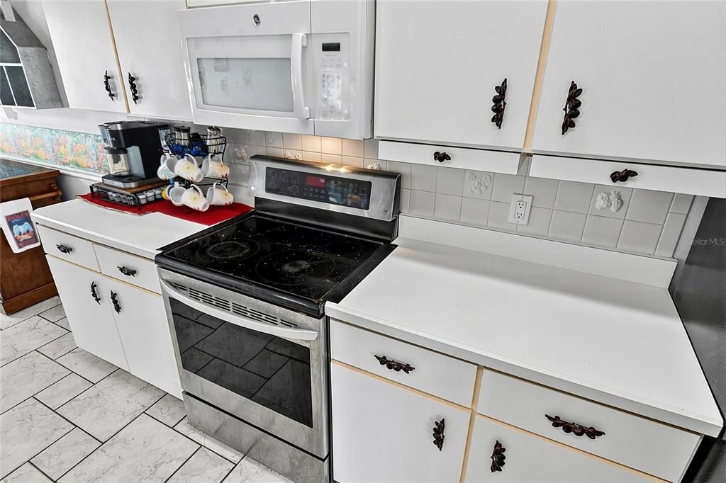 For Sale: $345,000 (3 beds, 2 baths, 1905 Square Feet)