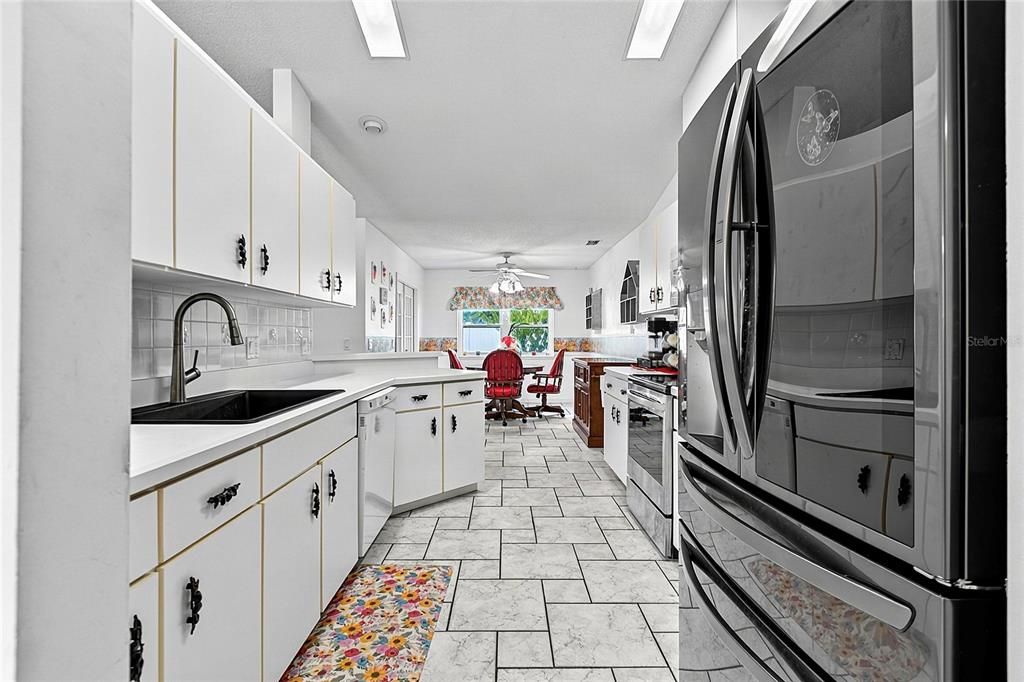 For Sale: $345,000 (3 beds, 2 baths, 1905 Square Feet)