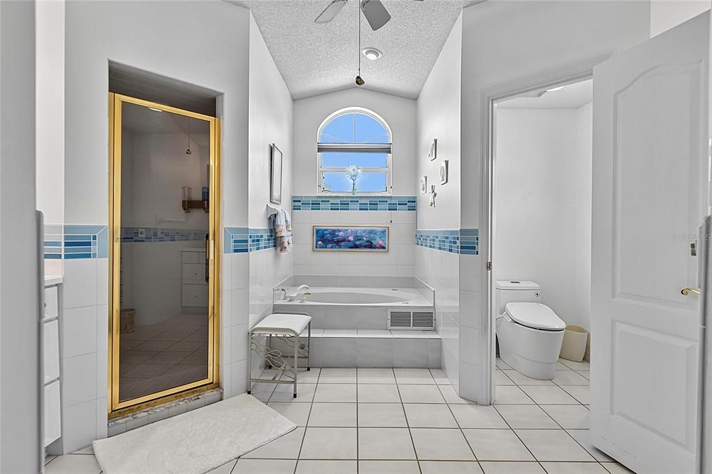 For Sale: $345,000 (3 beds, 2 baths, 1905 Square Feet)