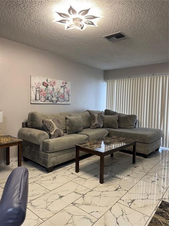 For Rent: $1,600 (2 beds, 1 baths, 825 Square Feet)
