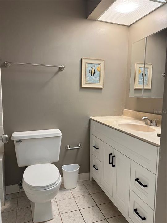 For Rent: $1,600 (2 beds, 1 baths, 825 Square Feet)