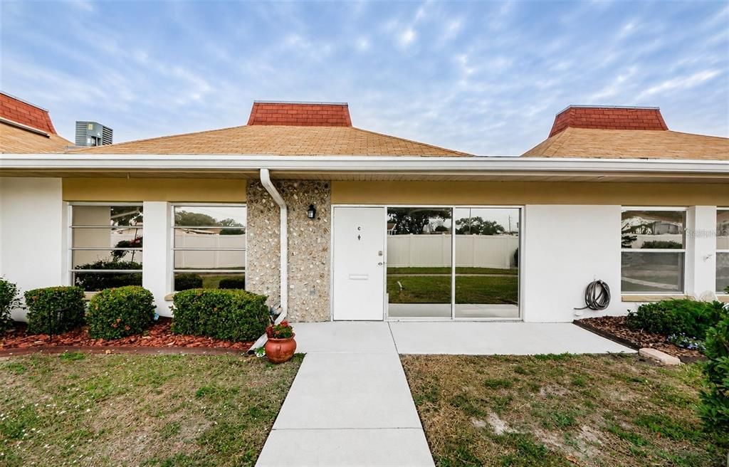 For Rent: $1,600 (2 beds, 1 baths, 825 Square Feet)