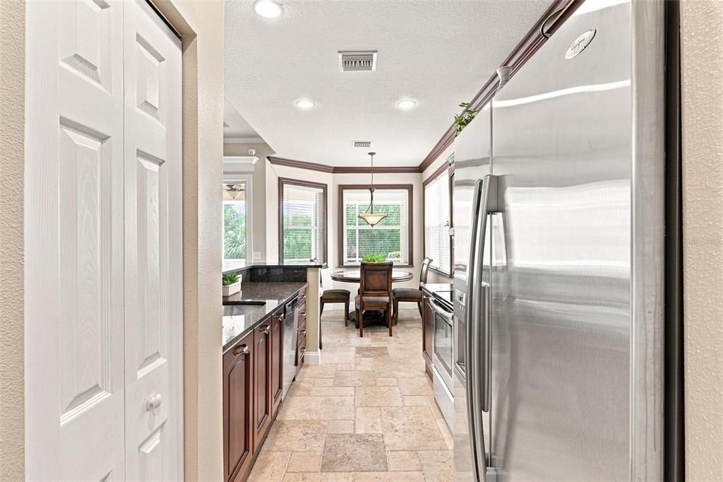 На продажу: $325,000 (3 спален, 2 ванн, 1693 Квадратных фут)