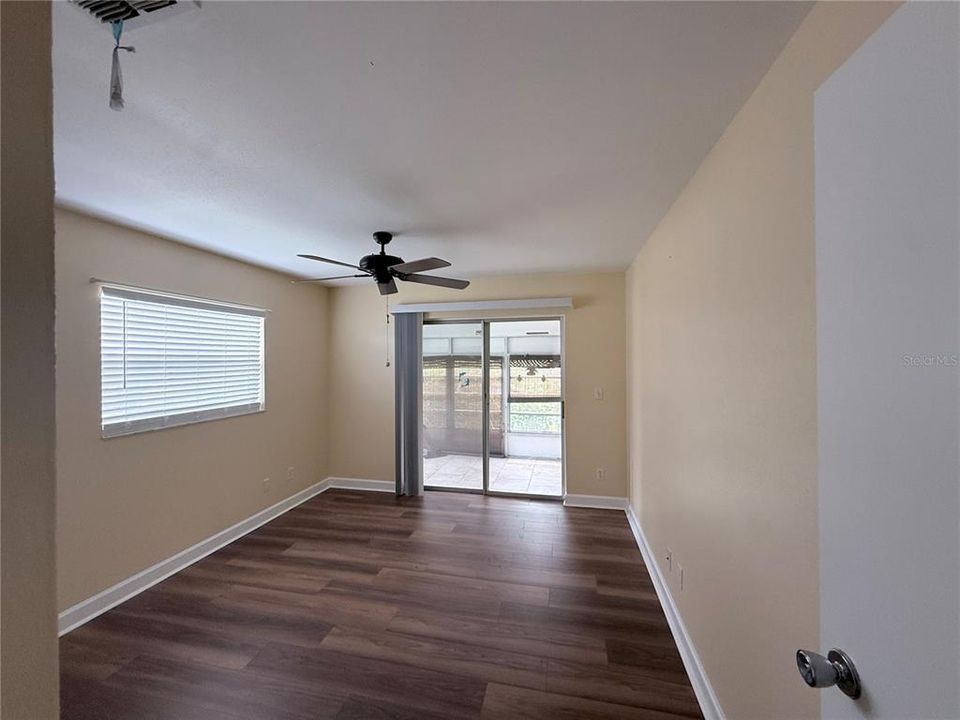 For Sale: $124,900 (2 beds, 2 baths, 960 Square Feet)