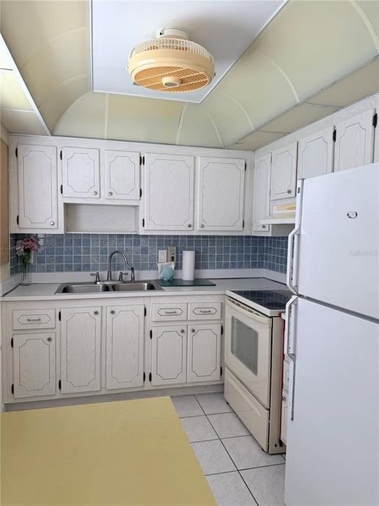 For Sale: $124,900 (2 beds, 2 baths, 960 Square Feet)