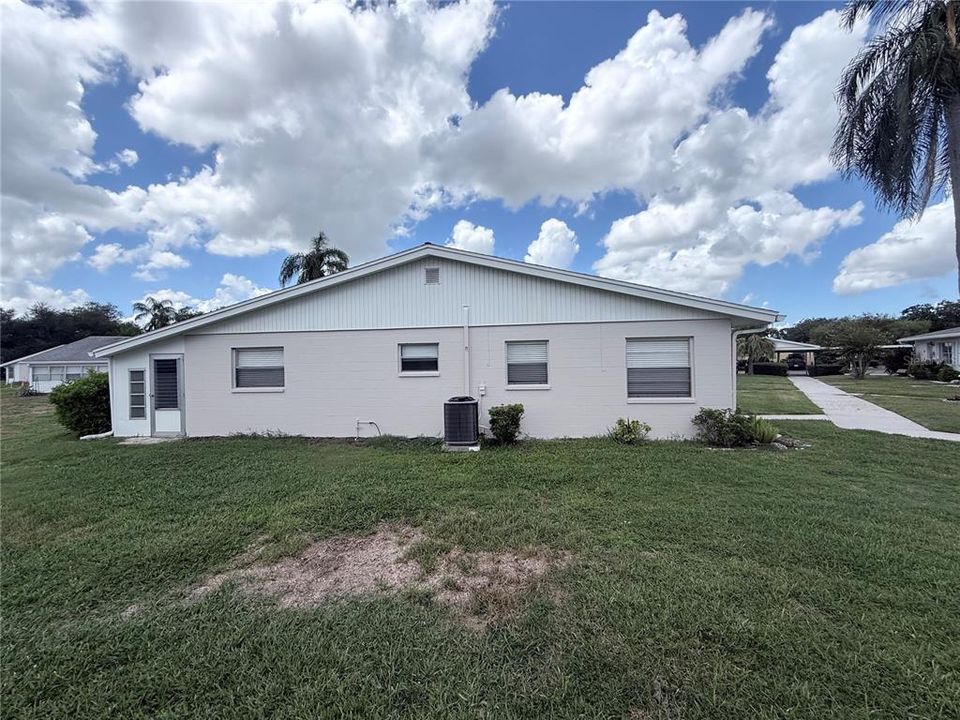 For Sale: $124,900 (2 beds, 2 baths, 960 Square Feet)