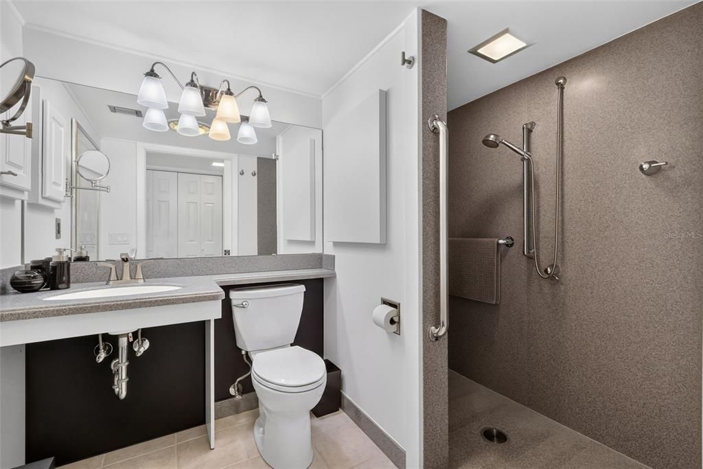 На продажу: $299,900 (3 спален, 2 ванн, 1373 Квадратных фут)