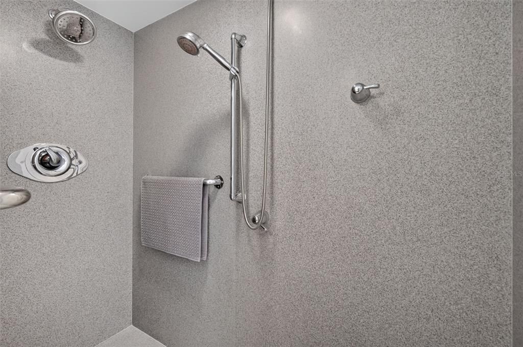 На продажу: $299,900 (3 спален, 2 ванн, 1373 Квадратных фут)