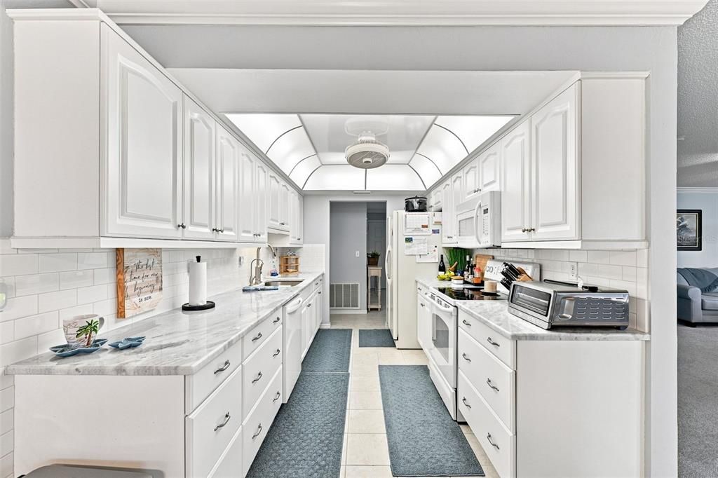 For Sale: $215,000 (2 beds, 2 baths, 1857 Square Feet)