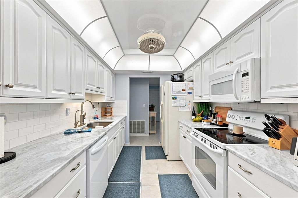 For Sale: $215,000 (2 beds, 2 baths, 1857 Square Feet)
