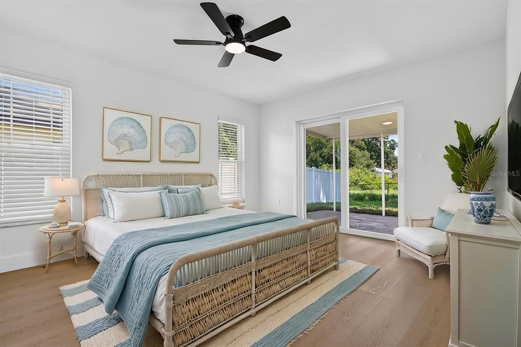 For Sale: $349,900 (2 beds, 1 baths, 979 Square Feet)