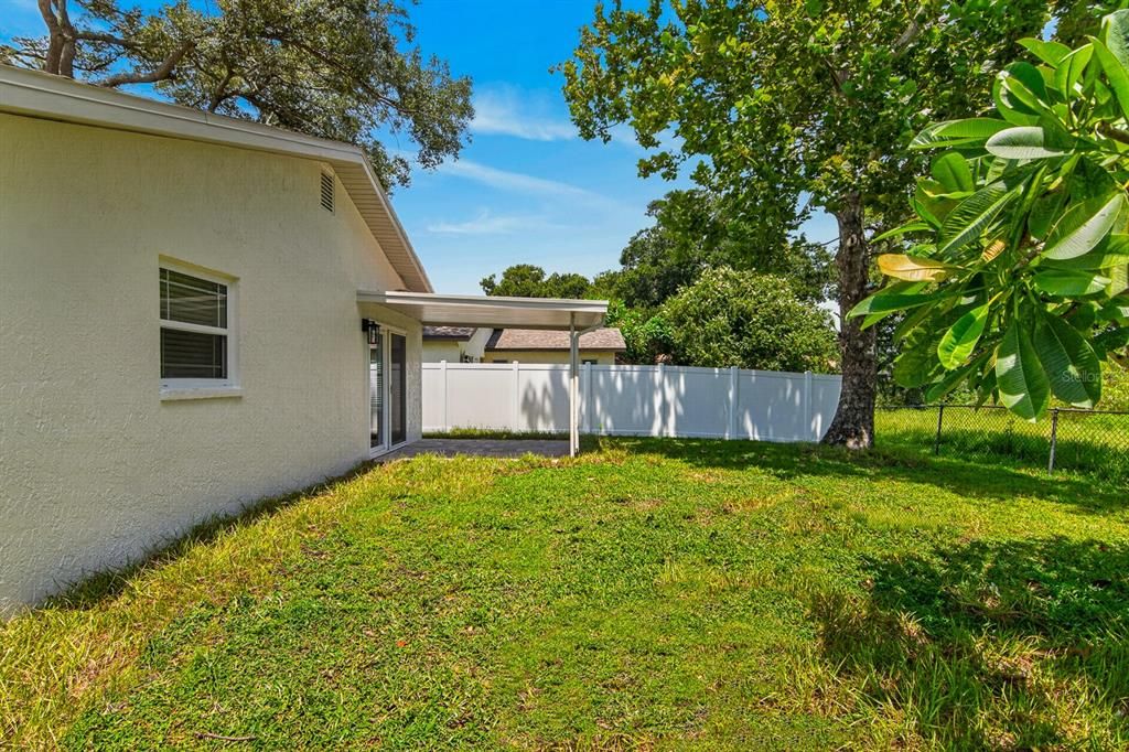 For Sale: $349,900 (2 beds, 1 baths, 979 Square Feet)
