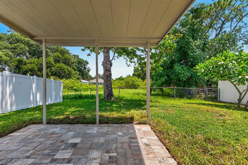 For Sale: $349,900 (2 beds, 1 baths, 979 Square Feet)