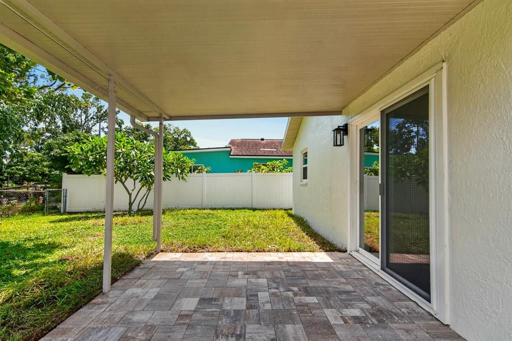 For Sale: $349,900 (2 beds, 1 baths, 979 Square Feet)