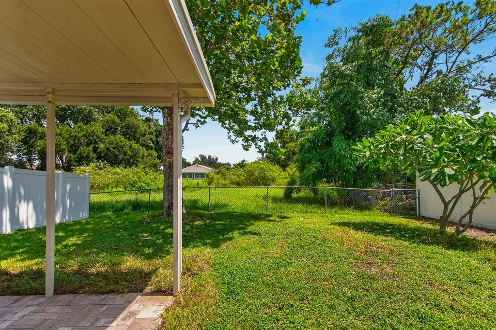 For Sale: $349,900 (2 beds, 1 baths, 979 Square Feet)