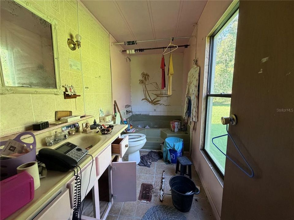 For Sale: $99,900 (3 beds, 2 baths, 1344 Square Feet)