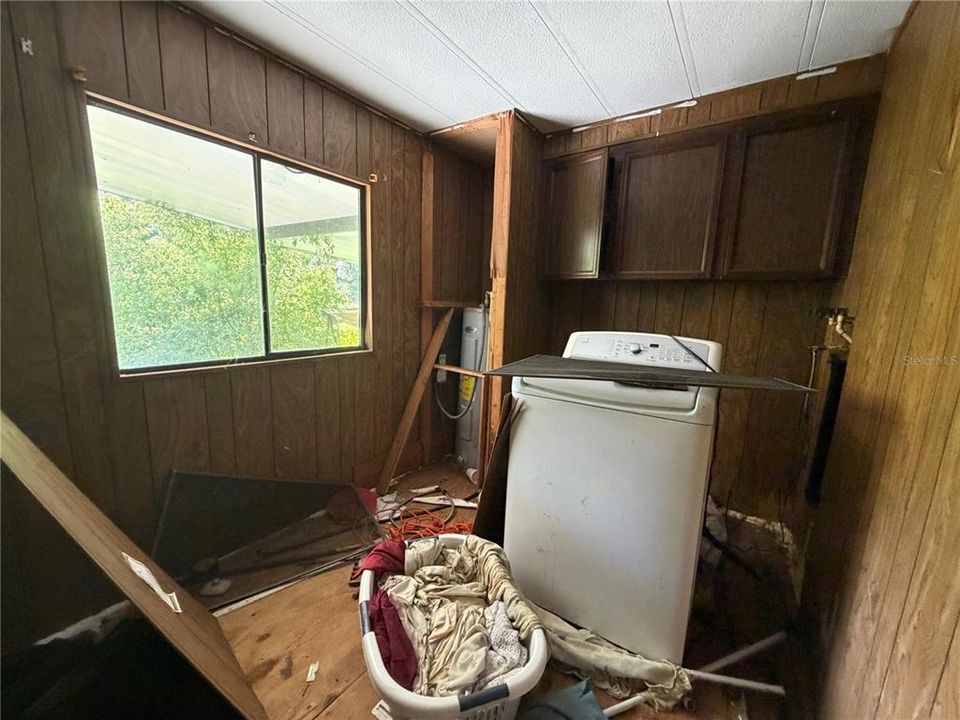 For Sale: $99,900 (3 beds, 2 baths, 1344 Square Feet)
