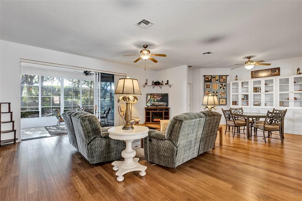 For Sale: $345,000 (3 beds, 2 baths, 1819 Square Feet)