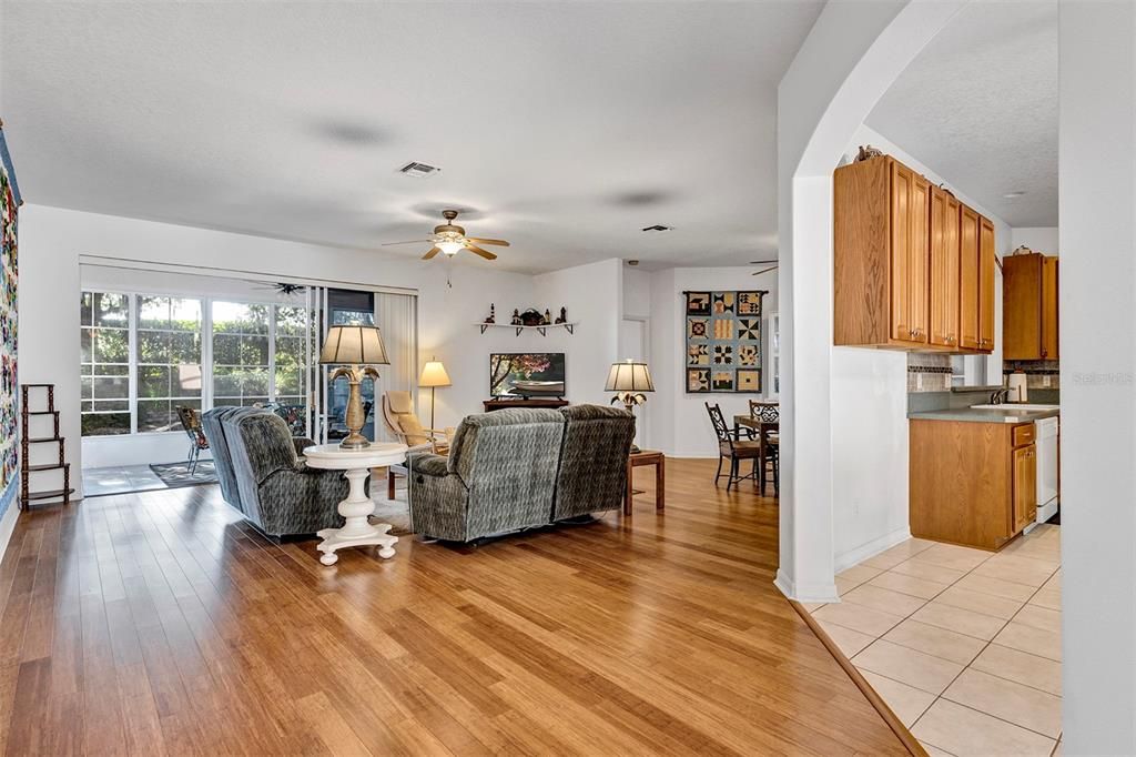 For Sale: $345,000 (3 beds, 2 baths, 1819 Square Feet)