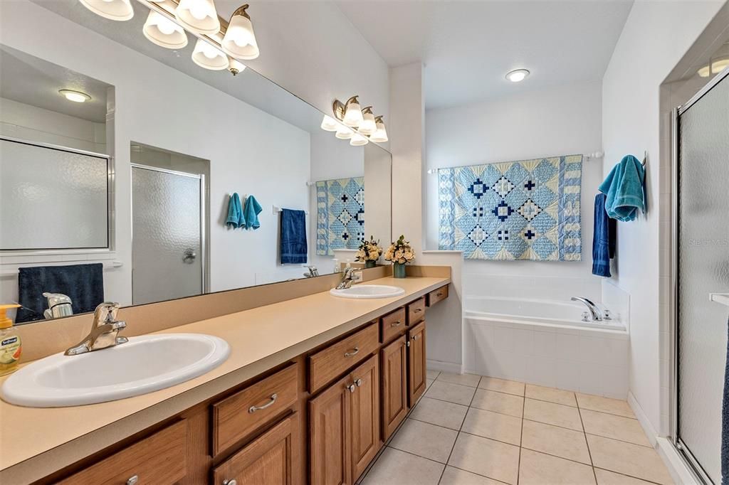 For Sale: $345,000 (3 beds, 2 baths, 1819 Square Feet)