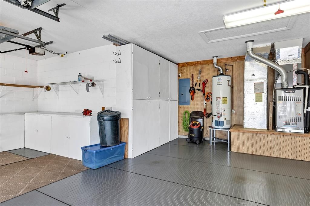 For Sale: $345,000 (3 beds, 2 baths, 1819 Square Feet)