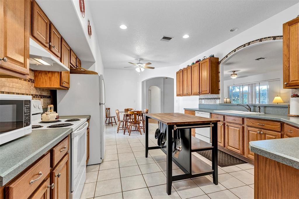 For Sale: $345,000 (3 beds, 2 baths, 1819 Square Feet)